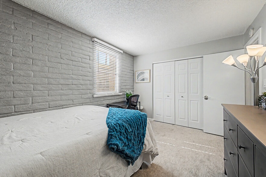 Building Photo - 3737 E Turney Ave