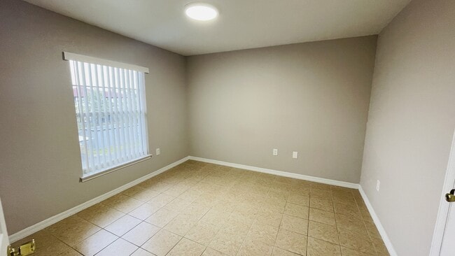Building Photo - 3702 Palm Desert Ln