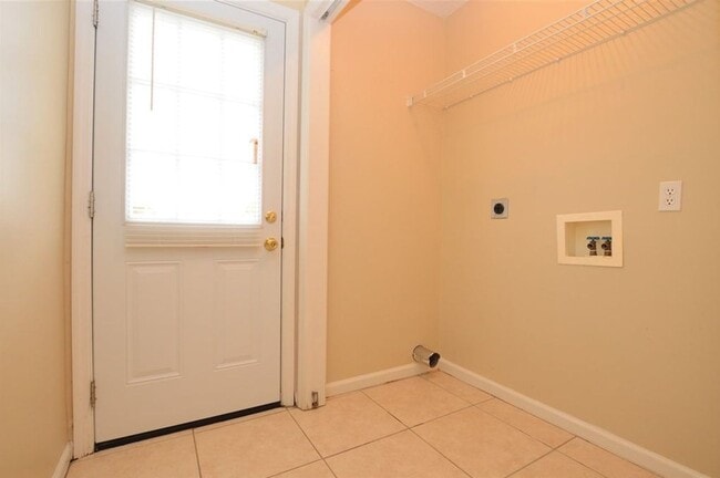 Building Photo - 6000 Susan Cir