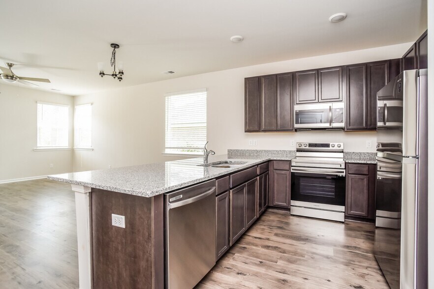 Building Photo - 1231 Warrens Way