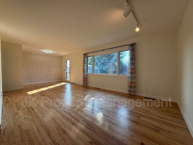 Building Photo - 719 47th St S