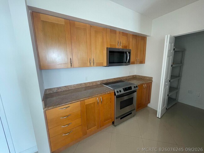 Building Photo - 1755 E Hallandale Beach Blvd
