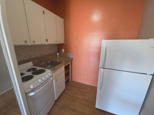 Building Photo - 13501 S Inglewood Ave