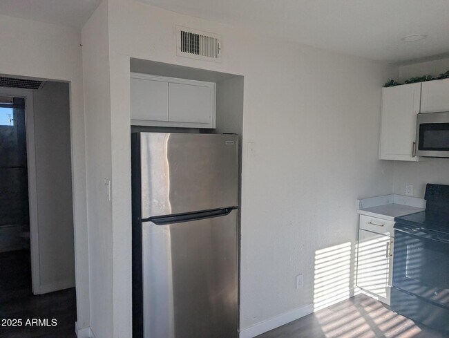 Building Photo - 7160 N 53rd Ave