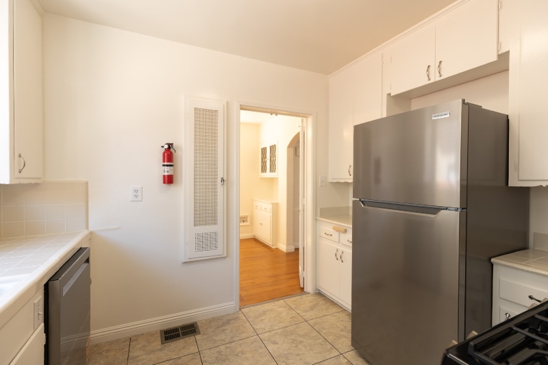 Building Photo - 757 E Doran St