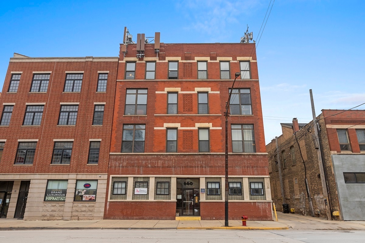 Building Photo - 660 W Grand Ave