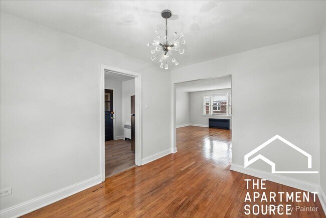 Building Photo - 2727 W Berwyn Ave