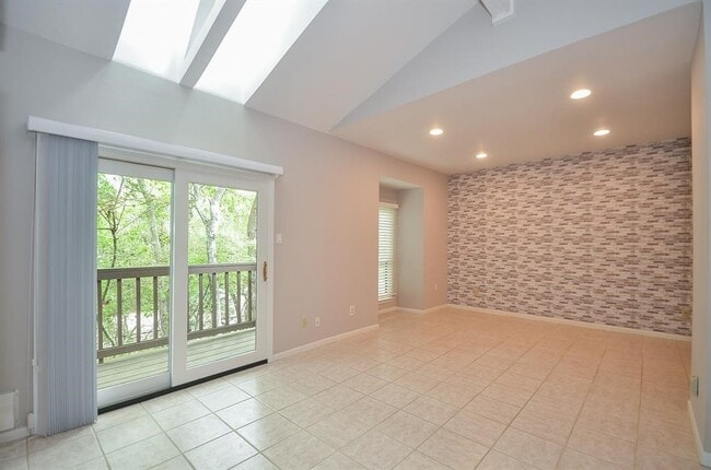 Building Photo - 11711 Memorial Dr