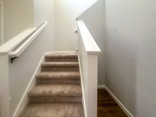 Building Photo - Alder Creek 3bd 2.5ba paired home for rent!