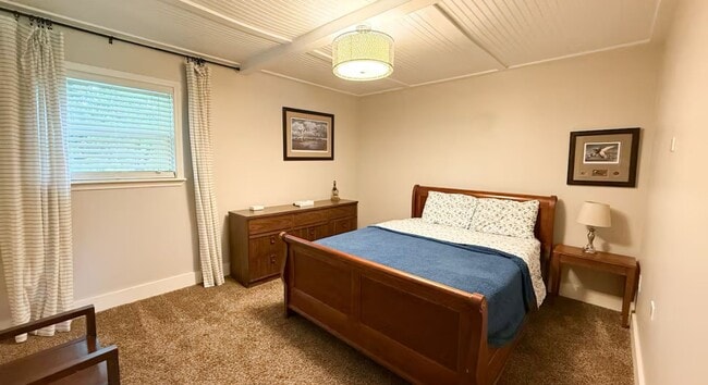 Building Photo - MOVE IN READY!!