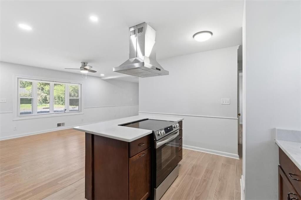 Building Photo - 2815 Carolyn Dr