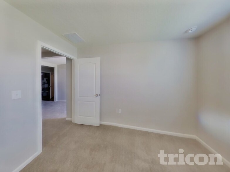 Building Photo - 2210 Pebble Point Dr