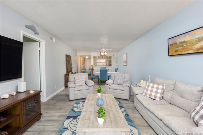 Building Photo - 10310 S Ocean Dr