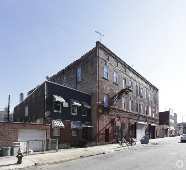 Building Photo - 281 N 7th St