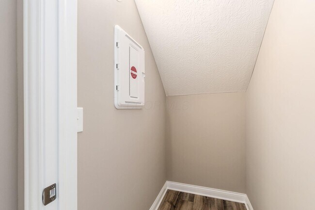 Building Photo - 5494 Dutch Ln