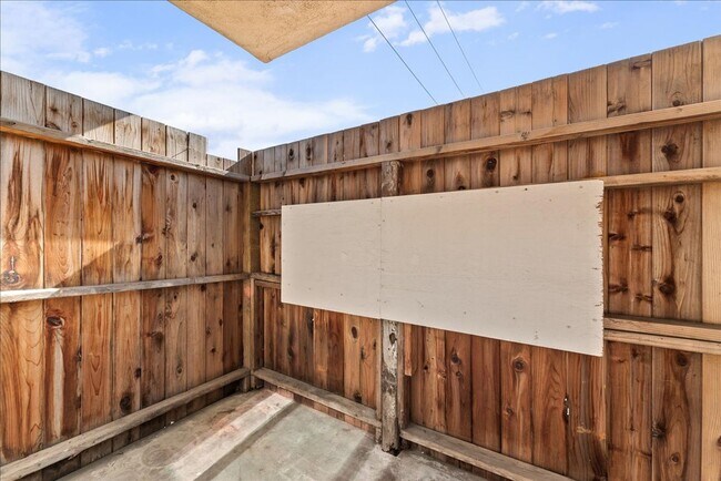 Building Photo - 4932 Lennox Blvd