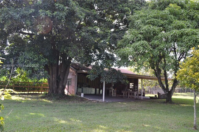 Building Photo - 5425 SW 190th Ave