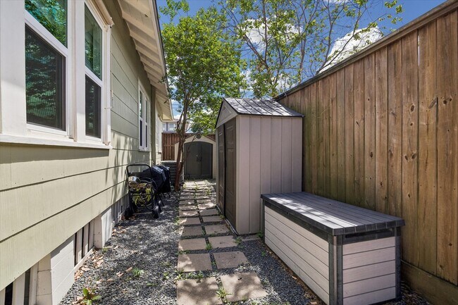 Building Photo - 623 Pecore St