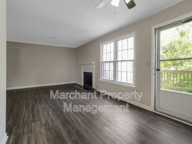 Building Photo - 106 E Bay Ct
