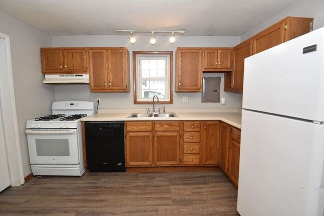 Building Photo - MIshawaka near Universities and shopping