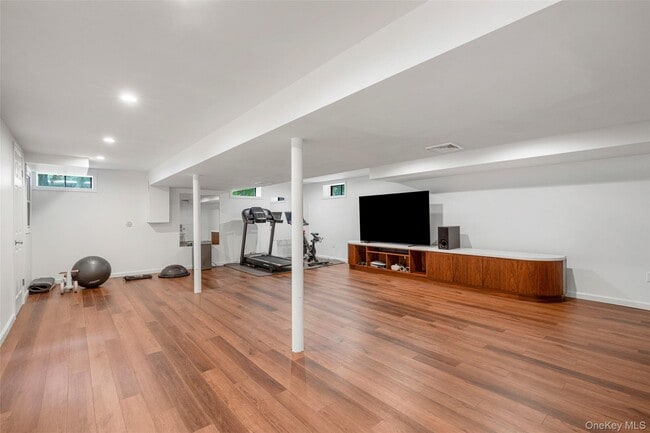 Building Photo - 6 Trails End