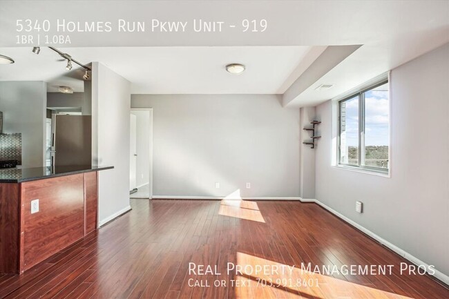 Building Photo - Stylish, Updated Condo Near Metro — All Ut...