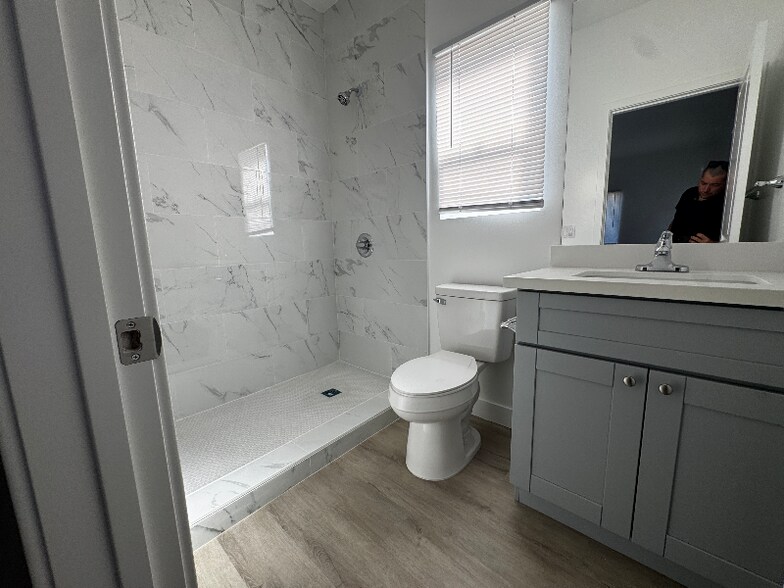 Building Photo - 7215 Del rosa