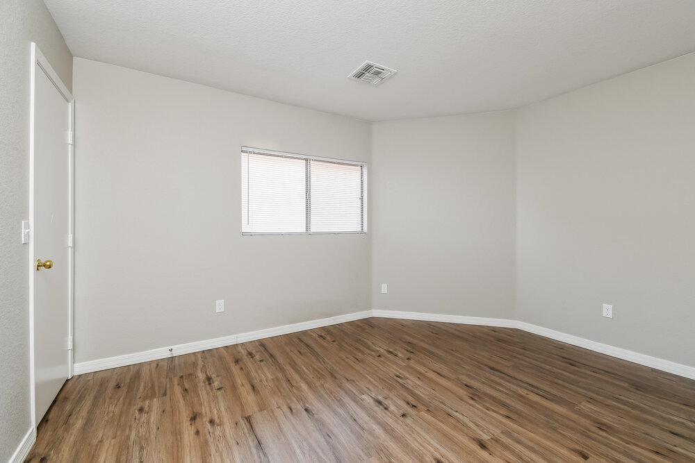 Building Photo - 650 E Woodsman Pl