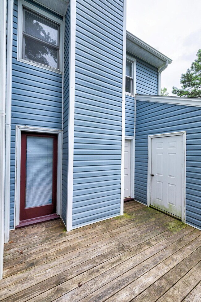Building Photo - 5544 Kaplan Dr