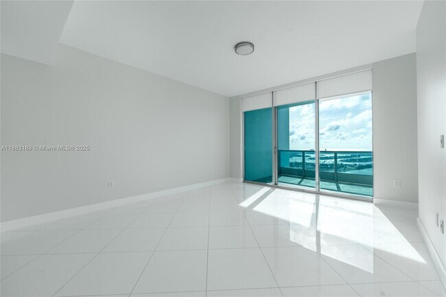 Building Photo - 900 Biscayne Blvd