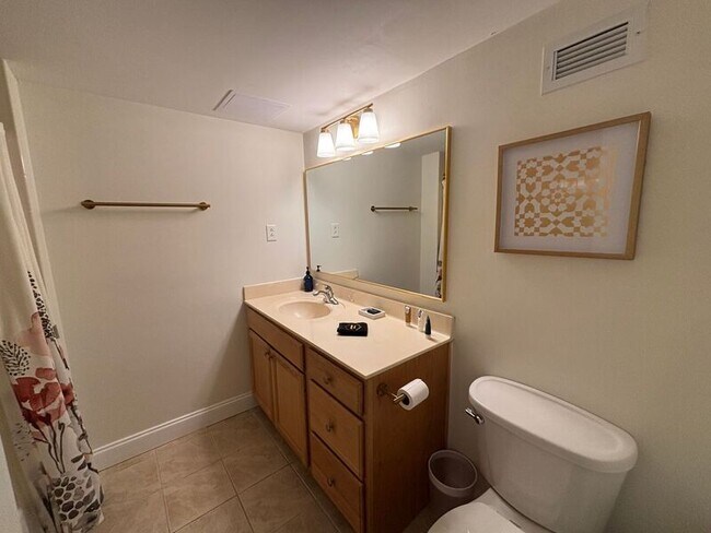 Building Photo - 14 Lockwood Dr