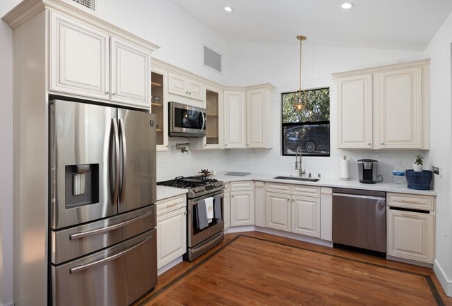 Building Photo - Stunning Mountain Views in Chino Hills for 2-bedroom