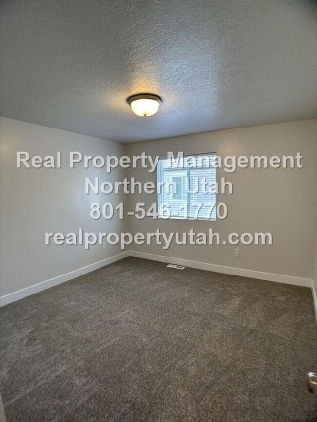 Building Photo - Newly Built 3 Bedroom 2.5 Bath Morgan Town...