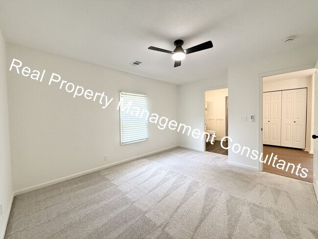 Building Photo - 4 Bed 2 Bath Prairie Village ranch style home!