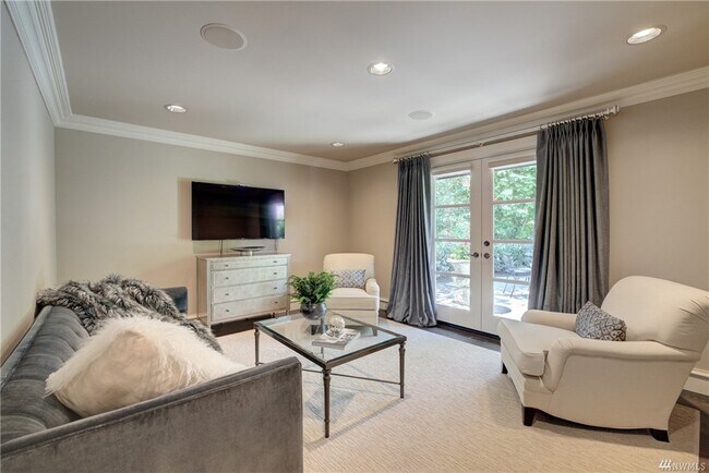 Building Photo - 914 88th Ave NE