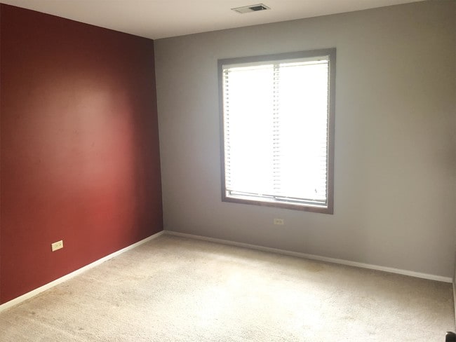 Building Photo - 37 Creekside Cir