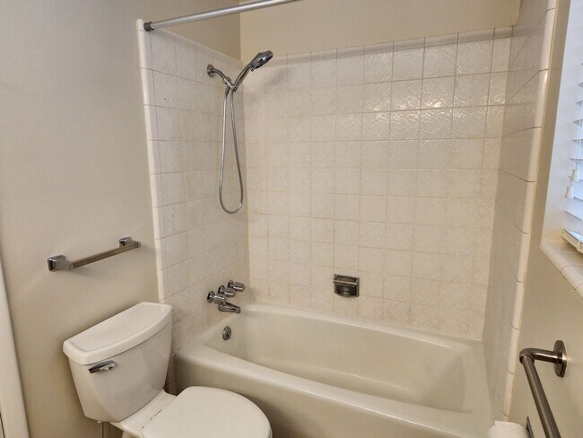 Building Photo - Great 4 Bd 2 Ba Home in Taylorsville