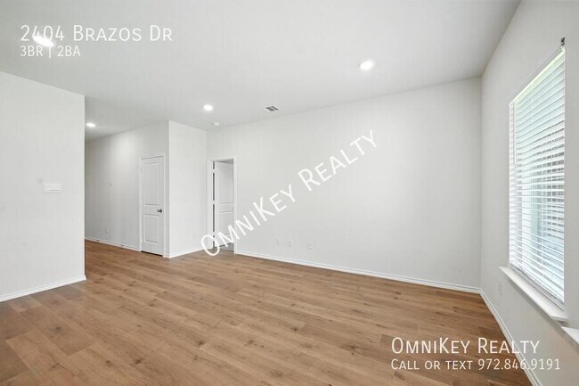 Building Photo - 2404 Brazos Dr