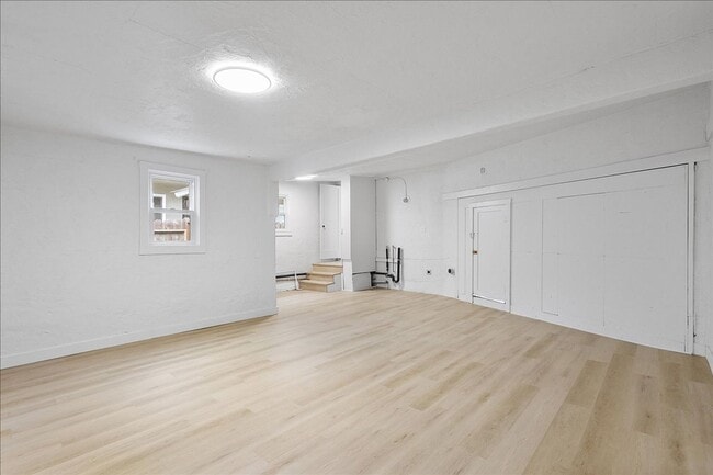 Building Photo - 2064 Encinal Ave