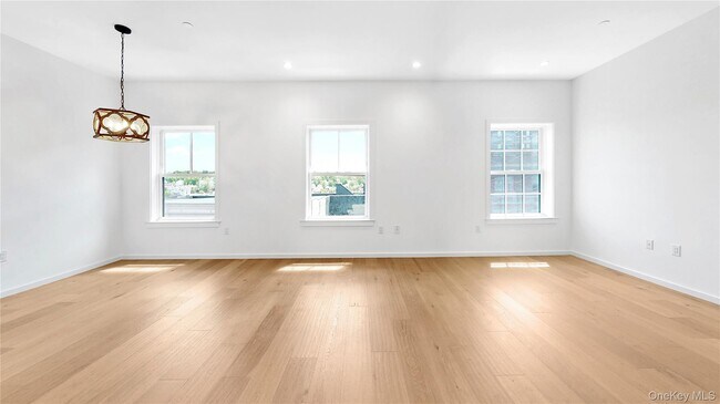 Building Photo - 16 N Main St