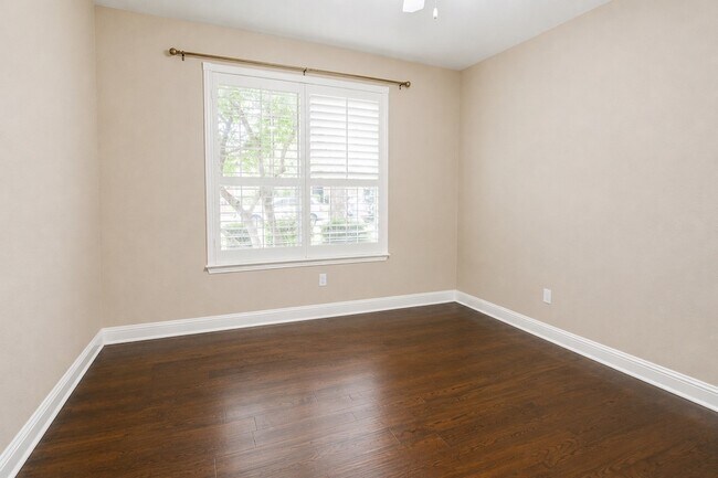 Building Photo - 4453 Red Barn Dr