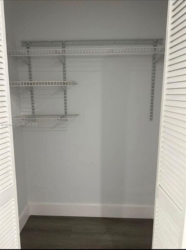 Building Photo - 45 W 60th St