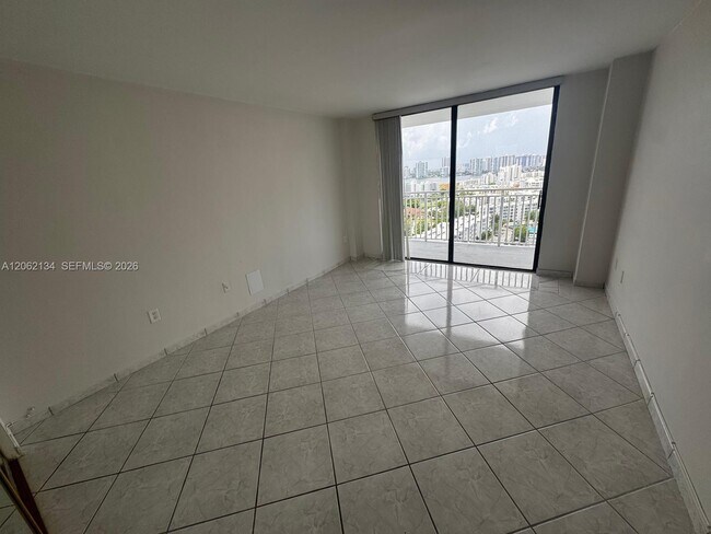 Building Photo - 210 174th St