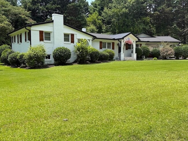 Building Photo - 405 Playground Rd