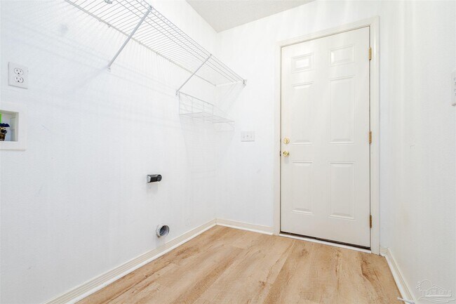 Building Photo - 10719 Crosscut Dr