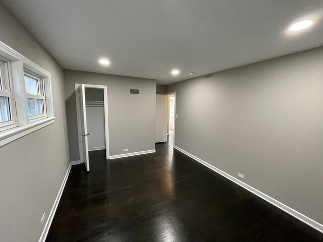 Bedroom 3 view 4 - 1550 Oakwood Ave