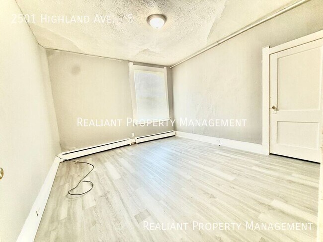 Building Photo - 2501 Highland Ave