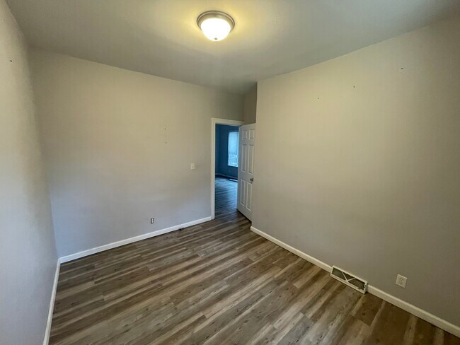 Building Photo - 1917 61st St