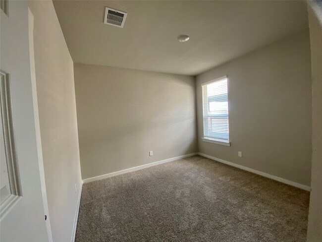 Building Photo - 28503 Hannahs Harbor Ln