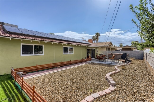 Building Photo - 1905 Wengert Ave